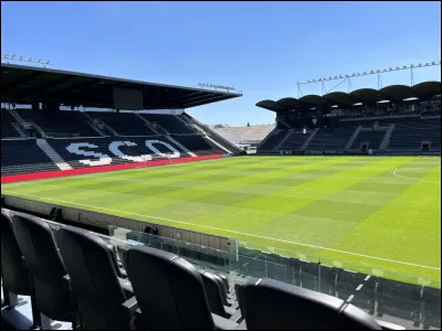 C'est le domicile du Angers Sporting Club de l'Ouest (SCO). Il est doté d'environ 18 000 spectateurs. Quel est son nom ?