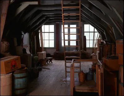 Le 4 août 1944, Anne doit arrêter sa réécriture. Pourquoi ?