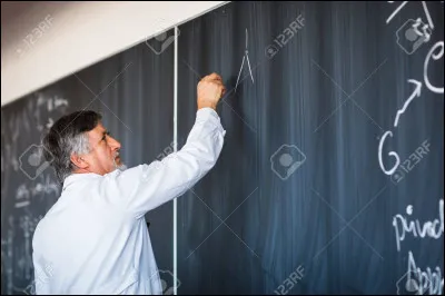 Le professeur de mathématiques dAnne Frank occupe quelques paragraphes du journal de ladolescente. Son nom est mentionné à plusieurs reprises ; il sagit de