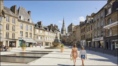 Dans quel département se situe Guingamp ?