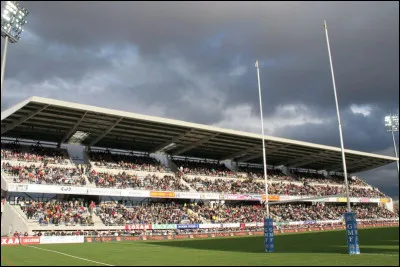 Celui-ci est le stade de l'ASM Clermont Auvergne. Il a une capacité d'environ 18 000 places. Quel est son nom ?