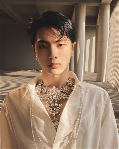 De quel instrument Jay joue-t-il ?