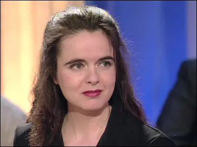 Qui est cette écrivaine, auteure du roman ''Frappe-toi le cur'' ?