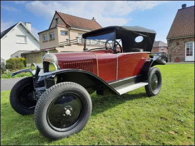 ''La Trèfle" est le surnom donné à cette voiture de quelle marque française ?