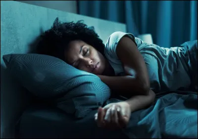 Que signifie la "catathrénie" lorsqu'une personne dort ?