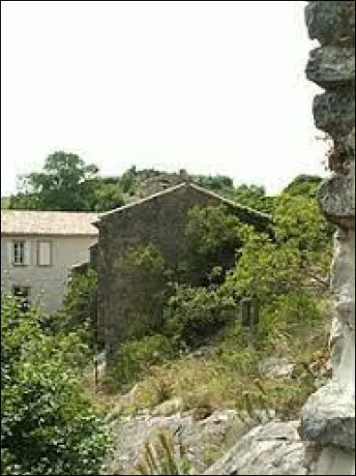 Je vous emmène à présent dans les Corbières, à Auriac. Petit village de 35 habitants, il se situe dans le département ...
