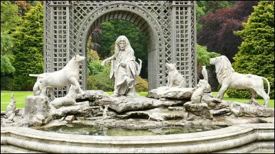 Dans ''Le Monde Imaginaire de La Fontaine'', les fables sont contées par :