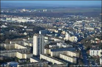Que faut-il ajouter à "cre" pour obtenir le nom d'une ville située dans la région Hauts-de-France ?