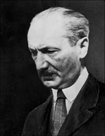 Je suis un philosophe allemand du XXe siècle (1889-1976), je suis reconnu pour mon travail sur l'existentialisme et la phénoménologie. Mon uvre majeure, "Être et Temps", explore la nature de l'existence humaine et la manière dont nous donnons un sens à notre réalité. Qui suis-je ?