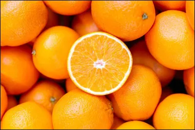 Ce fruit qui est l'orange, se dit en anglais...