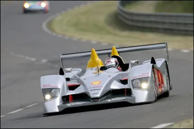 Quelle marque de voitures est au Joest Racing ?