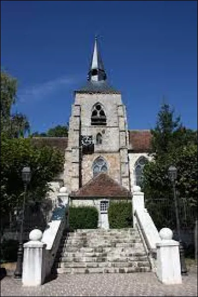Voici l'église Saint-Pierre-Saint-Paul, à Jouy-sur-Morin. Ville Seine-et-Marnaise, elle se situe en région ...