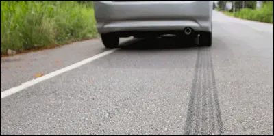 Durant la vie moyenne d'un pneu d'une voiture, combien de kilos de gomme se déposent sur la route d'après un institut norvégien ?