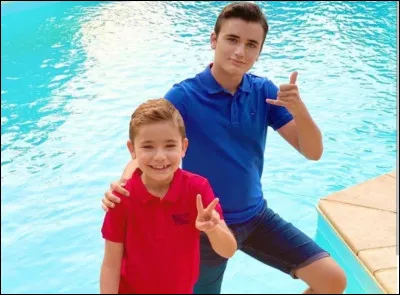 Comment s'appelle le chat de Néo et Swan ?