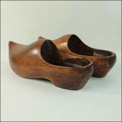 Quel est le professionnel qui fabriquait des sabots en bois ?