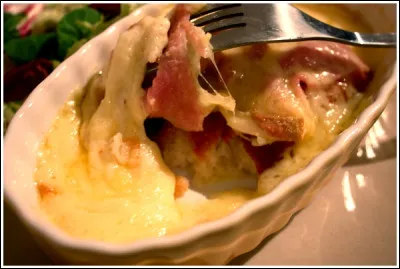 ''Le zigouille-moustique'' est un plat valaisan, donc de quel pays ?