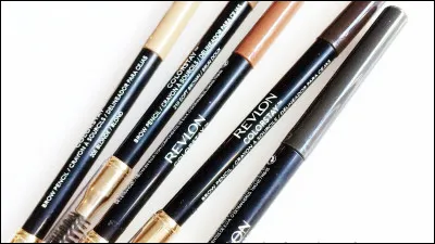 - Mmmh... poursuit-elle, il manque quelque chose... 
Ah, voilà, parfait !