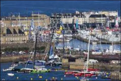 Sports et Loisirs : Dans quelle ville française est donné le départ de la Route du Rhum ?