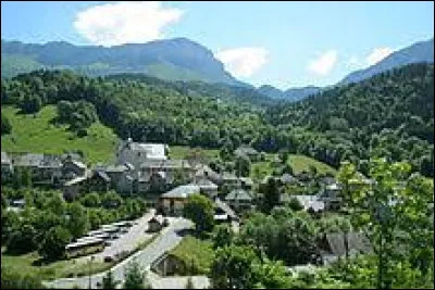 Nous sommes en Auvergne-Rhône-Alpes, à Entremont-le-Vieux. Commune de l'aire d'attraction Chambérienne, elle se situe ...