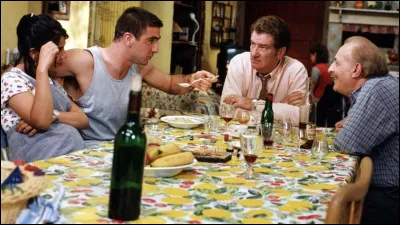 Quel metteur en scène a réalisé le long-métrage "Le Bonheur est dans le pré" ?