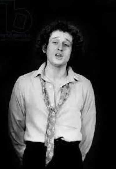 De quelle chanson sont les paroles " c'est l'Brésil pour mille balles, et j'crawle dans l'pentothal, j'touche le fond de mes palmes, d'la neige du napalm " ?