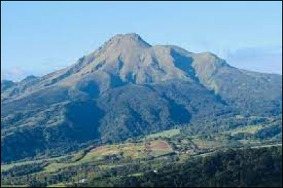 La montagne Pelée est un volcan de la Martinique :