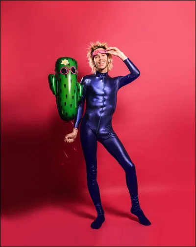 Quel est le titre exact d'une chanson de Téo Lavabo, interprète humoristique ayant réalisé l'album ''Chipolatata'' ?