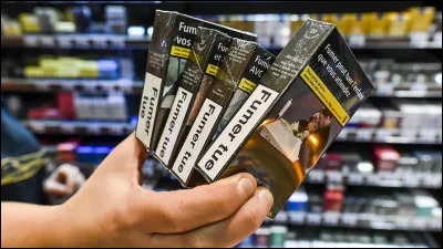 En France, en 2023, quel est le prix de la plupart des paquets de 20 cigarettes ?