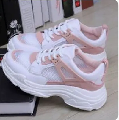 Aimes-tu ces chaussures ?