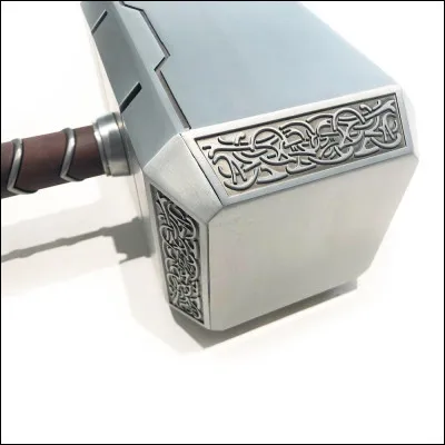 Et enfin, Captain America peut-il soulever le marteau de Thor ?