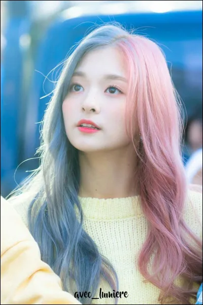 Qui est cette fille magnifique ressemblant à une poupée ?