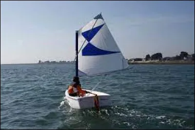 Sports et loisirs : Comment s'appelle cette embarcation ?