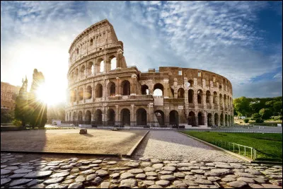 Si vous allez visiter le colisée de Rome, les gens vous diront sûrement "ciao". Ils parlent en...