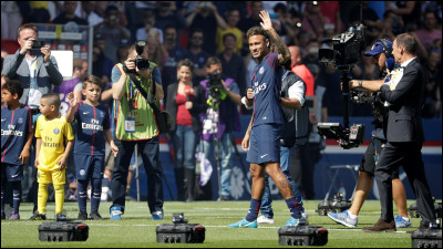 Quel est le montant du transfert de Neymar en signant au Paris Saint-Germain ?