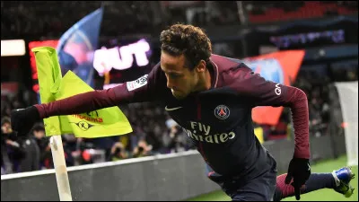 Lors de sa 1ère saison avec le club de la capitale, Neymar finit 3e meilleur buteur de Ligue 1. Combien de buts a-t-il marqué dans le championnat cette saison-là ?