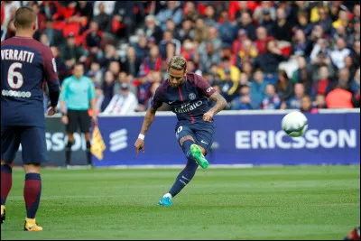 Combien de coups francs directs a-t-il marqué ?