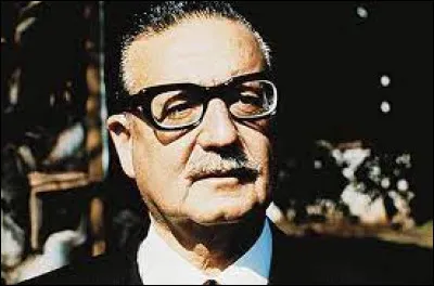 Histoire : Quel homme d'État chilien a été président de 1970 jusqu'à son suicide en 1973 ?