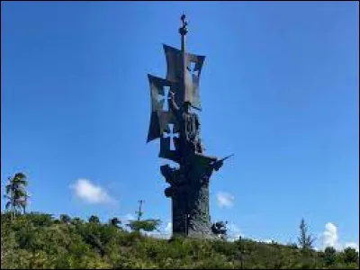 Géographie et Monuments : Qui représente la statue ''Birth of the New World'' située à Porto Rico ?