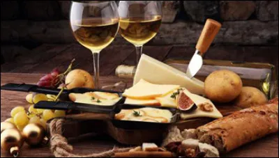 Il est tout de même important de choisir le vin ! S'il est devenu courant que les invités préfèrent un vin rouge, je resterai plus traditionnelle en vous proposant un vin blanc de Savoie. Lequel ?