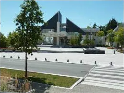 Saint-Doulchard, 9 600 habitants et 3e ville du département, appartient à l'agglomération de ...