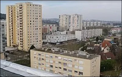 Chenôve, 14 300 habitants et 3e ville du département, appartient à l'agglomération de ...