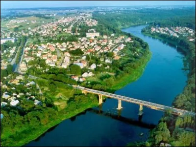 Dans quel pays de trouve Alytus, ville de 50 000 habitants traversée par le Niémen ?