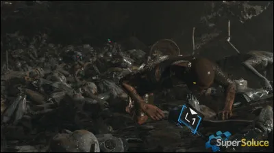 Dans la décharge d'androïdes, que répare Markus en premier ?