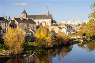 Dans quel département se trouve la ville de Poitiers ?