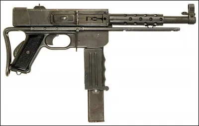 Quel est le nom de ce pistolet mitrailleur, chambré en 9 mm Parabellum, et largement utilisé lors des guerres d'Indochine et d'Algérie ?