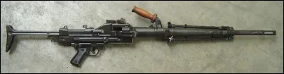 Quel est le nom de ce fusil mitrailleur universel, conçu dans les années 1950 et qui est encore en service ?