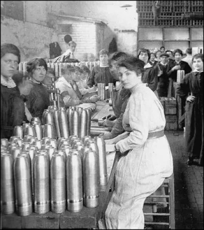 Quel évènement va stopper momentanément cette recherche d'un art du mieux vivre à la maison ?