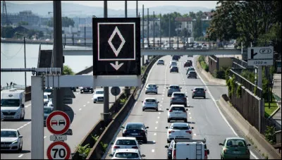 Que nous signale ce nouveau panneau de circulation de plus en plus répandu sur les routes francaises ?