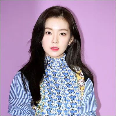 Irene (de Red Velvet) regarde tout le temps les lèvres de cette idole, la faisant souvent se sentir un peu mal à l'aise, et il se peut qu'Irene ait un petit béguin pour cette idole. Laquelle est-ce ?