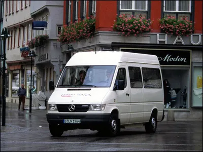 Avec combien de cartes joue-t-on au trente-et-quarante ?